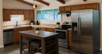 3-bedroom house in delightful Toledo with cool AC and comfort great Location