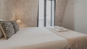 A bedroom with a bed, a window, and a balcony. - Tagus View Penthouse · Triplex with Private Terrace (Lisboa)