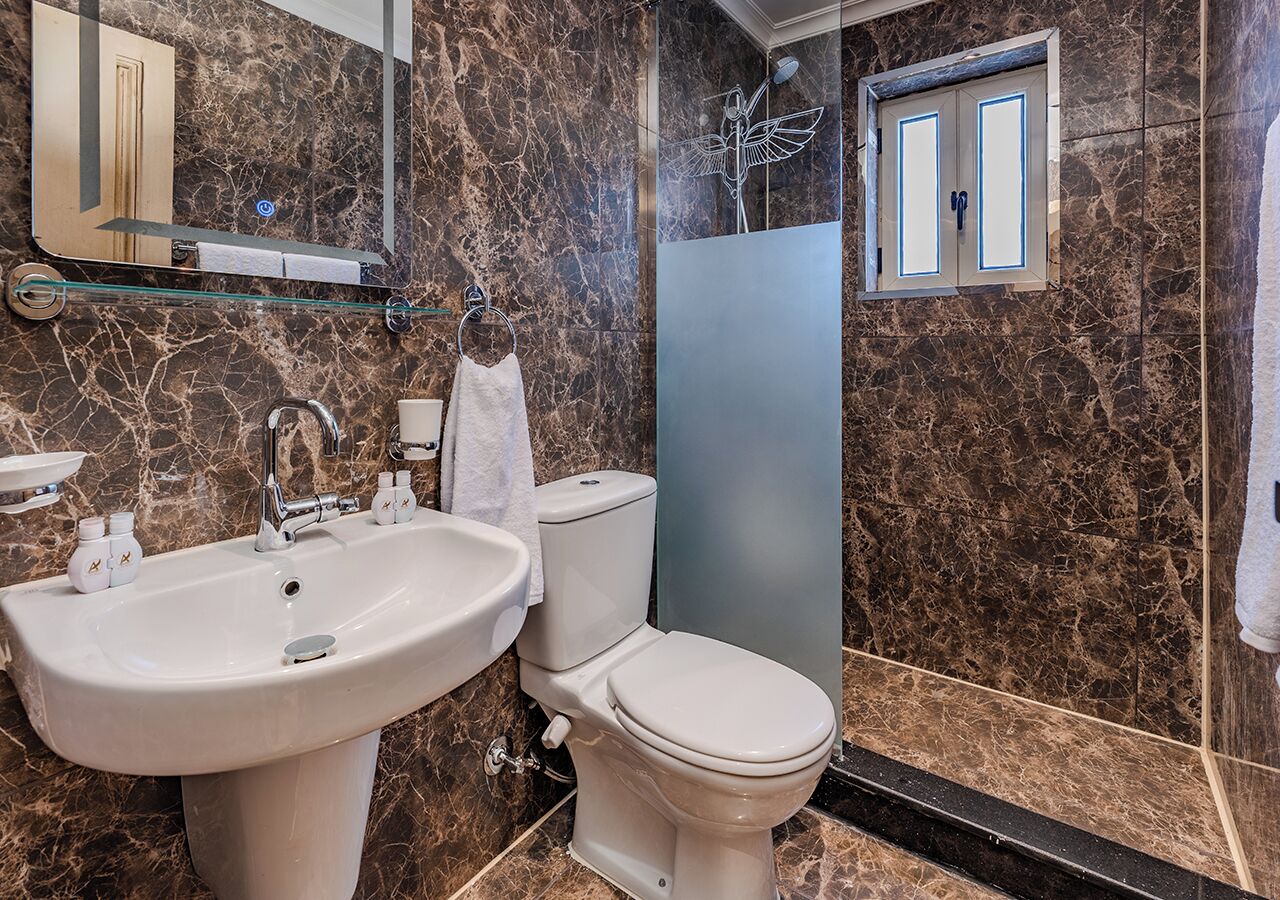 Comfort Double or Twin Room, River View | Bathroom | Shower, free toiletries, hair dryer, towels