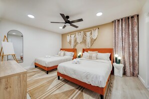 Iron/ironing board, free WiFi, bed sheets - Private Hot tub, Pool, and Fire Pit - Solara Retreat in Austin (Austin)