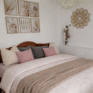 Room - "Thüringer Pforte" Vacation Rental—As Cozy as Home (An der Schmücke)