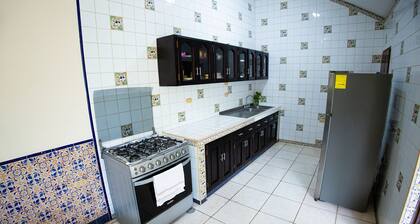 3-bedroom house in tranquil León with cool AC comfort