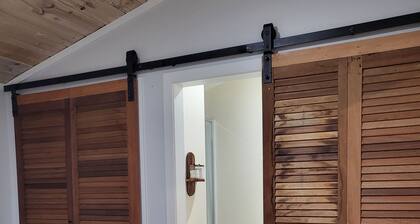 Beautiful and Private Farmstead Cabin, only 15min from the Taupo.