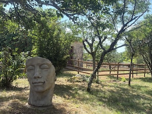 Property grounds - Stunning stone house with a dovecote near the horses (Mauroux)