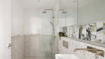 Shower, hair dryer, towels, shampoo