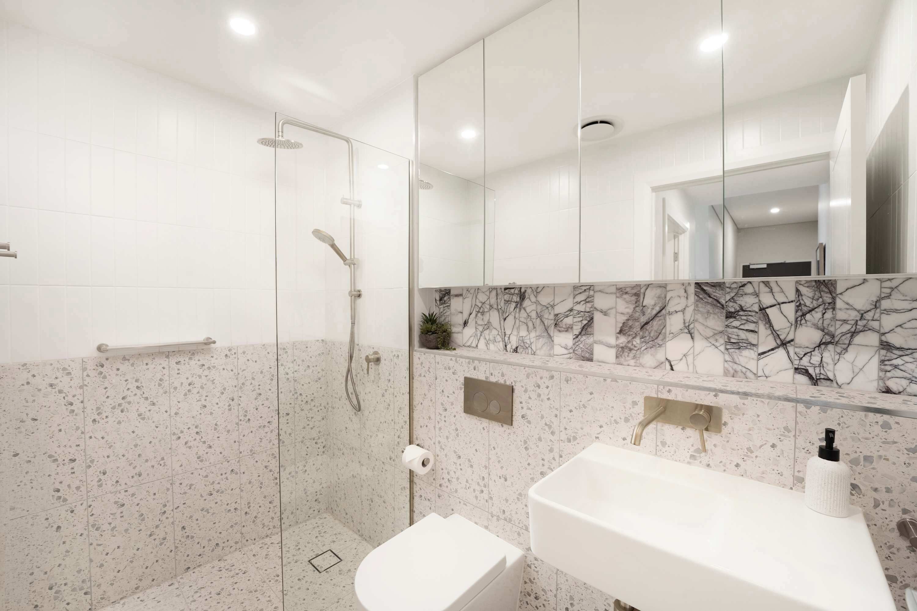 Shower, hair dryer, towels, shampoo