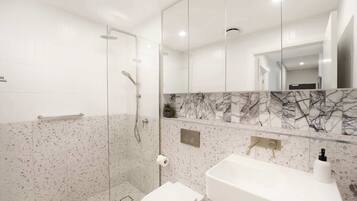 Shower, hair dryer, towels, shampoo