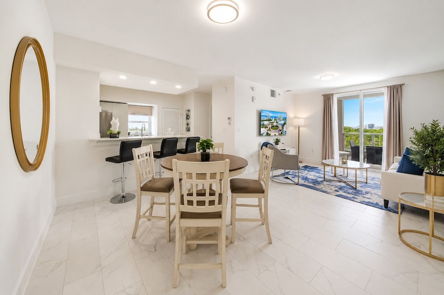 Coastal Oasis Sleeps 11 Rooftop + Pool Beach - Miramar, FL