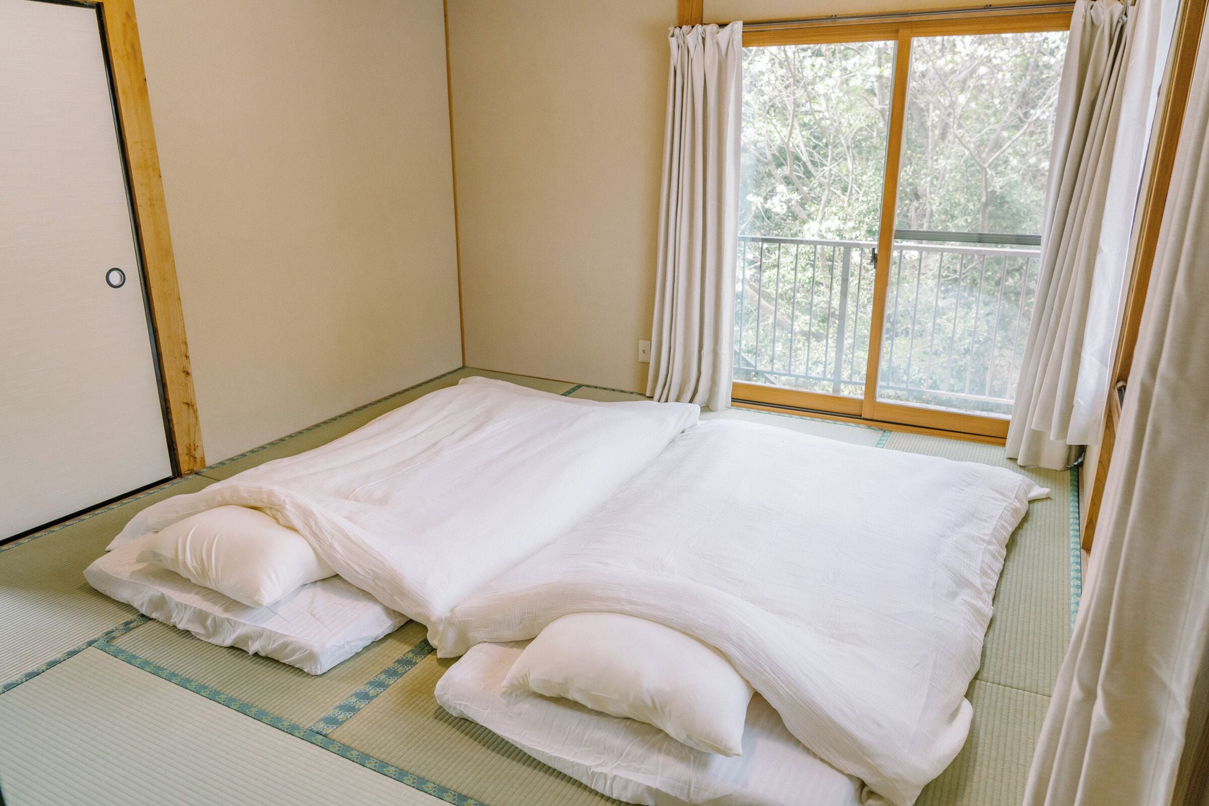 3 bedrooms, WiFi (free), bed sheets
