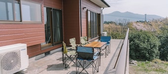 Private Villa with Natural Hot Spring | Sleeps 11