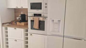 Cafetera/tetera, microondas, horno, lavavajillas
