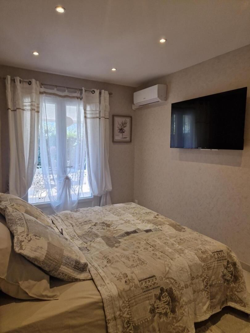 3 habitaciones, tabla de planchar con plancha y acceso a internet 