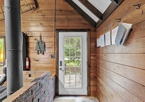 Interior - Cozy 2-bedroom chalet cabin in Pocono Lake. Pool, Beach, Lake, Tennis (Pocono Lake)