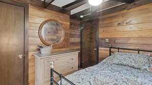 Unclassified image, 4 of 18, button - Cozy 2-bedroom chalet cabin in Pocono Lake. Pool, Beach, Lake, Tennis (Pocono Lake)