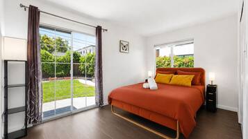 4 bedrooms, iron/ironing board, WiFi (free), bed sheets