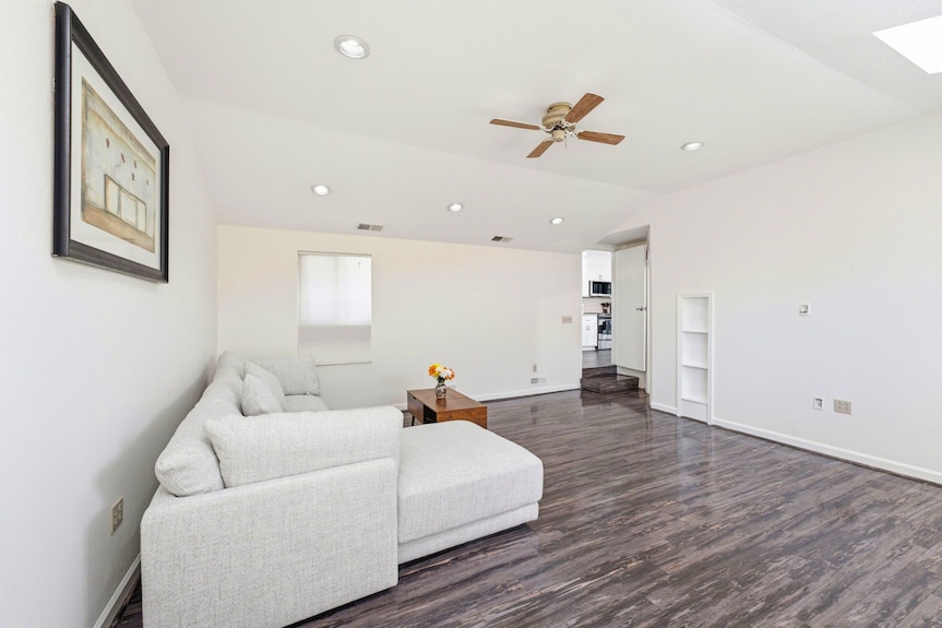 Modern Silicon Valley Home With Spacious Backyard & Laundry - Los Gatos, CA