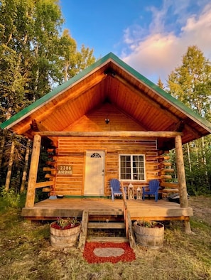 Exterior - Peaceful log cabin in the pines! (Wasilla)