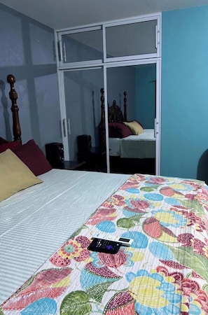 Ferros/tábuas de passar roupa, Wi-Fi, roupa de cama