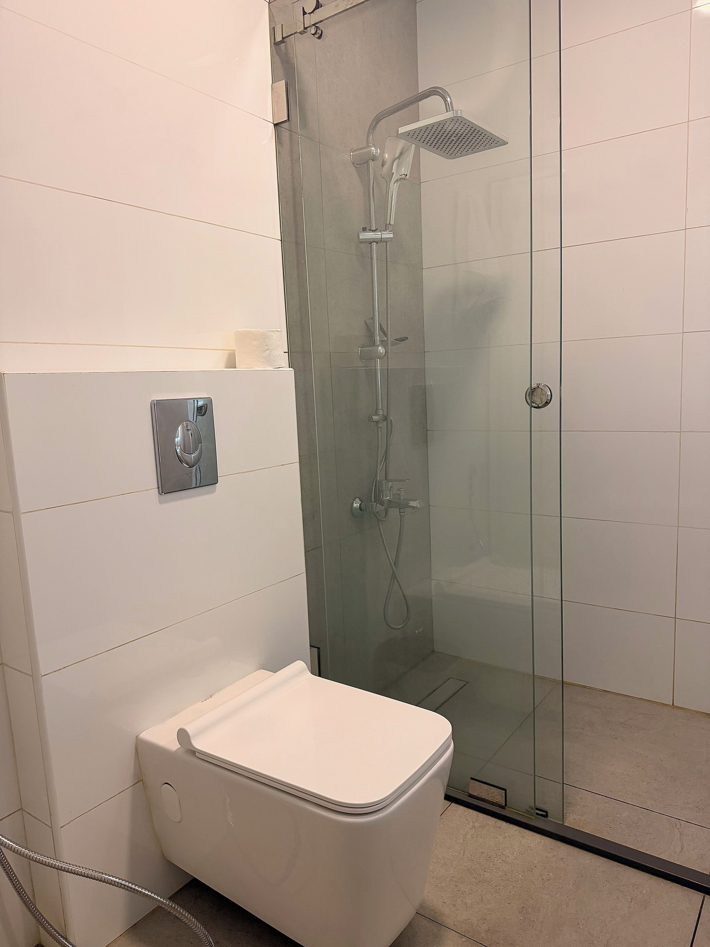 Deluxe Quadruple Room, Balcony, City View | Bathroom | Towels, soap, shampoo, toilet paper