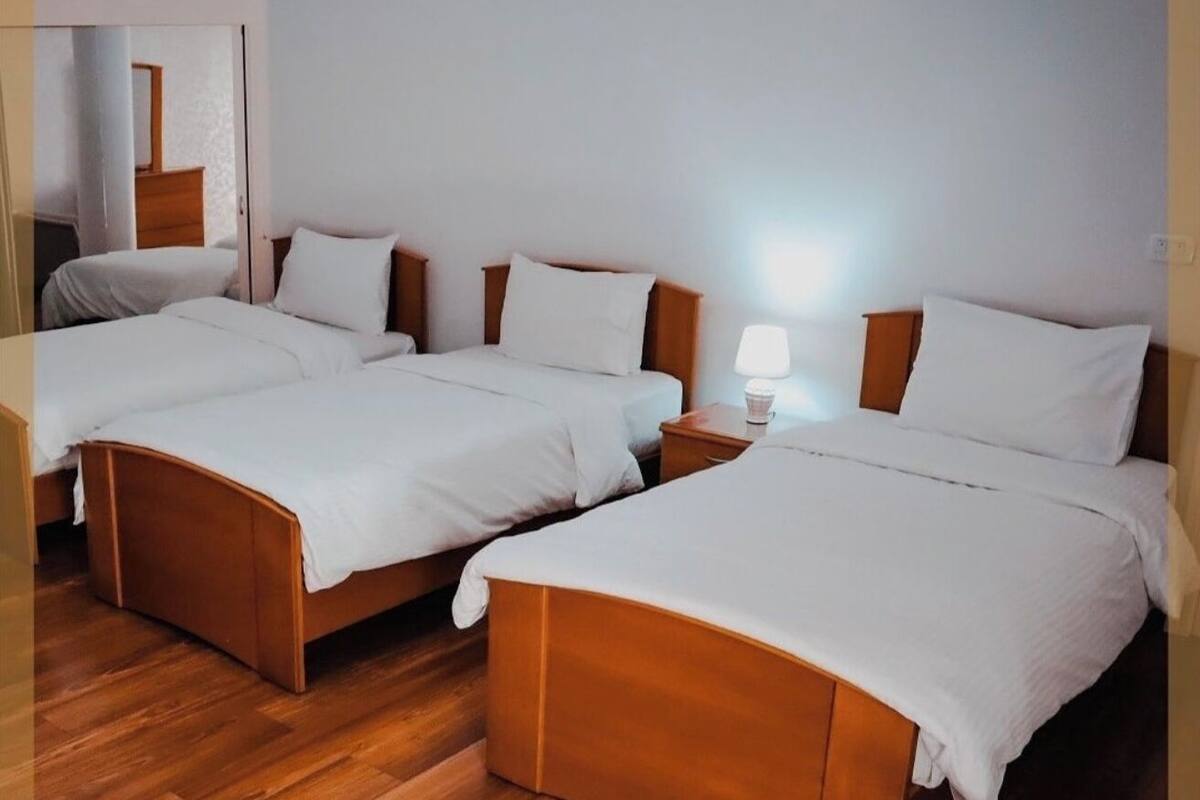 Suite familiale, balcon, vue sur la ville | Accès au Wi-Fi (inclus)