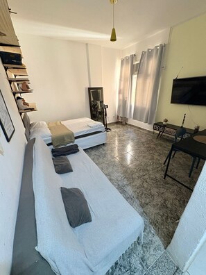 Room - Studio Flamengo on the beachfront block, across from the subway. (Rio de Janeiro)
