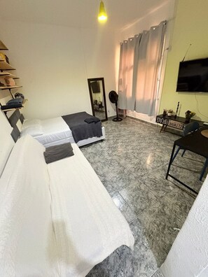 Room - Studio Flamengo on the beachfront block, across from the subway. (Rio de Janeiro)
