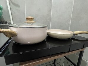 A kitchen counter with a white pot and a white pan. - Studio Flamengo on the beachfront block, across from the subway. (Rio de Janeiro)