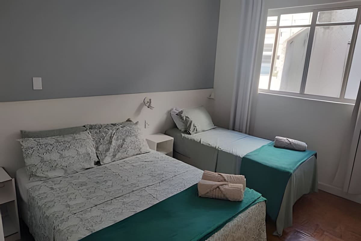 Dreibettzimmer | Bügeleisen/Bügelbrett, kostenloses WLAN