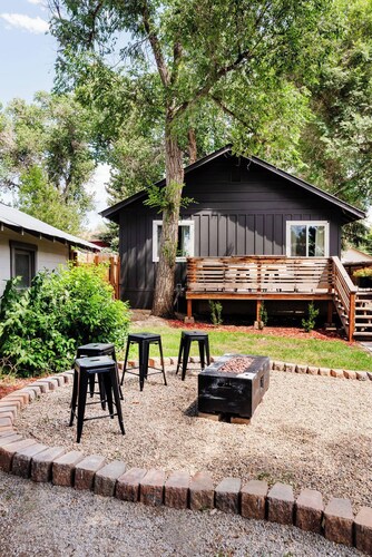 Little House on Taylor - 2 Bedroom Cottage in Walkable Downtown Location