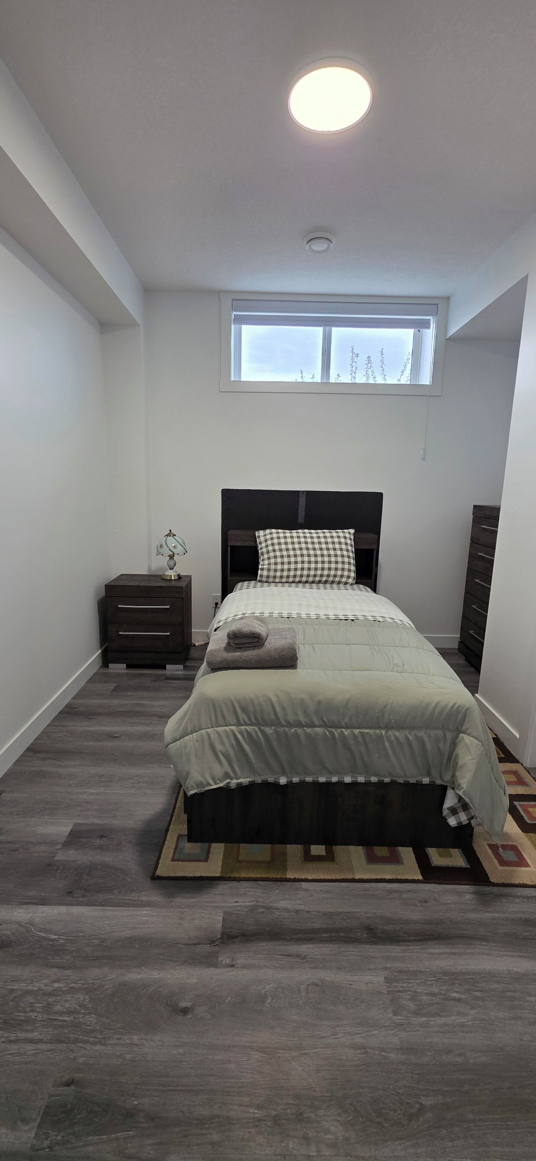 2 bedrooms, iron/ironing board, internet, bed sheets