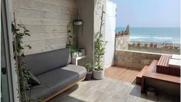 Departamento, balcón, vista parcial al mar | Terraza o patio