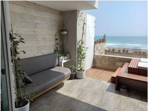 Departamento, balcón, vista parcial al mar | Terraza o patio
