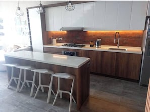 Departamento, balcón, vista parcial al mar | Cocina privada