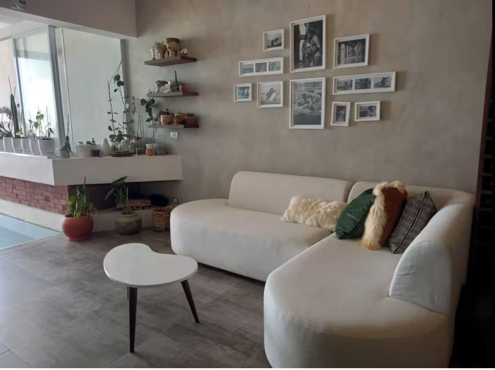 Departamento, balcón, vista parcial al mar | Área de sala de estar