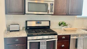 Coffee/tea maker, fridge, microwave, oven