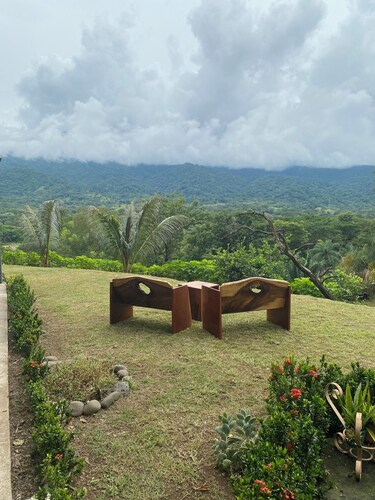 2-bedroom private Oasis 1 hour from airport with AC - Pool, views and privacy.