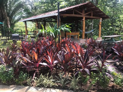 2-bedroom private Oasis 1 hour from airport with AC - Pool, views and privacy.
