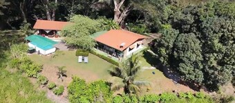 2-bedroom private Oasis 1 hour from airport with AC - Pool, views and privacy.
