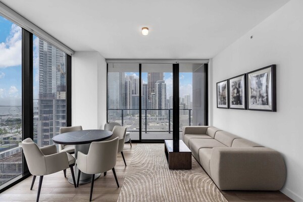 Miami Pulse With Resort Amenities - Miami, FL