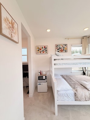 Room - Cozy Ensuite Room Near Mt. Rainier & Seattle (Bonney Lake)