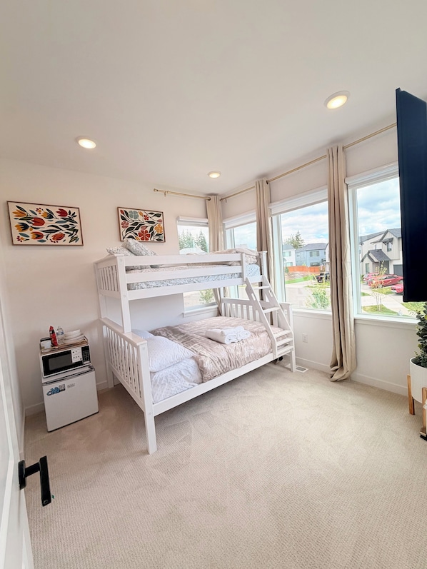 Room - Cozy Ensuite Room Near Mt. Rainier & Seattle (Bonney Lake)