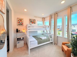 1 dormitorio, tabla de planchar con plancha, wifi y ropa de cama