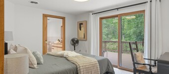 Spacious Peaceful 5 BR Home with a View in Hudson Valley