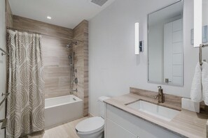 Free toiletries, hair dryer, towels, soap - expierience alys beach (Alys Beach)