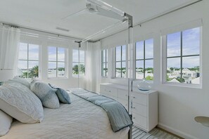Premium bedding, desk, laptop workspace, cribs (free) - expierience alys beach (Alys Beach)