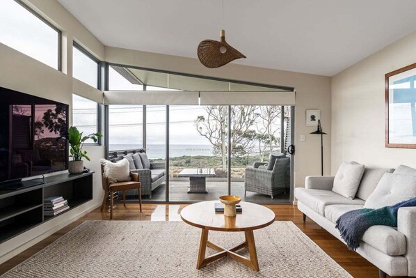 Living area - 138 Tasman, a place to unwind (Bicheno)