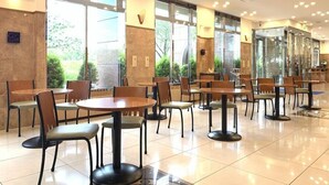 A spacious indoor area with multiple tables and chairs, large windows, and a clean, modern design. - Toyoko Inn Mito Eki Minami Guchi (Mito)