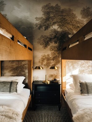 4 chambres, fer et planche à repasser, Wi-Fi, draps fournis