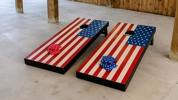 Due poltrone sacco con motivi a scacchi dell'insegna American Flag.
