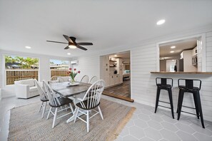 Outdoor dining - Coastal Retreat w/ Putting Green & Private Backyard. Minutes to Beach & Downtown (Venice)